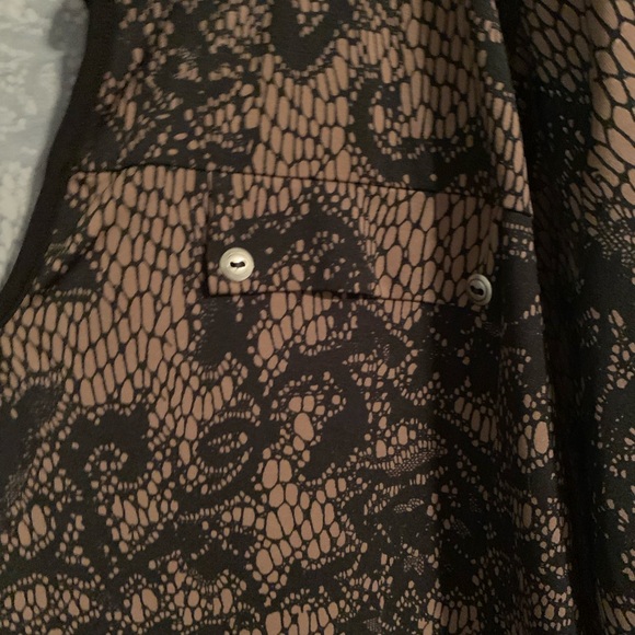 Sort of snake skin looking - 3/4 sleeve top - Picture 3 of 4